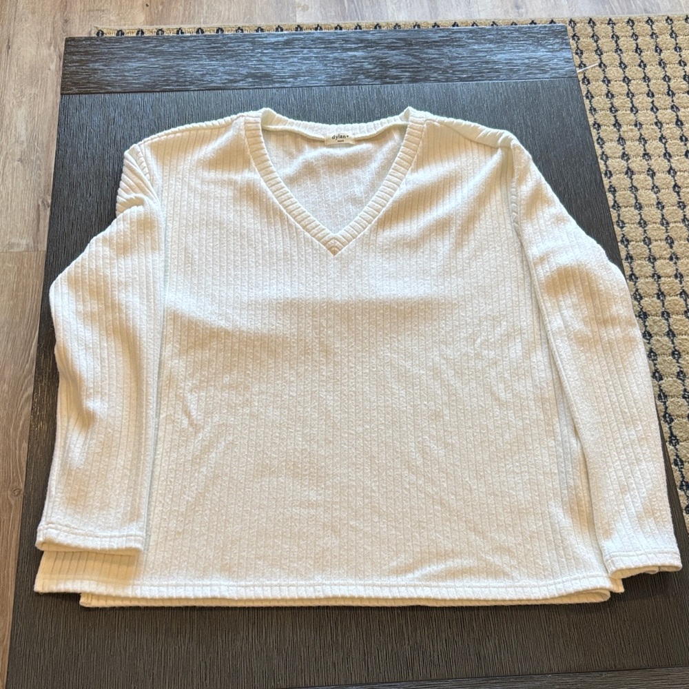 Dylan ribbed V-neck cream shirt Small NWOT